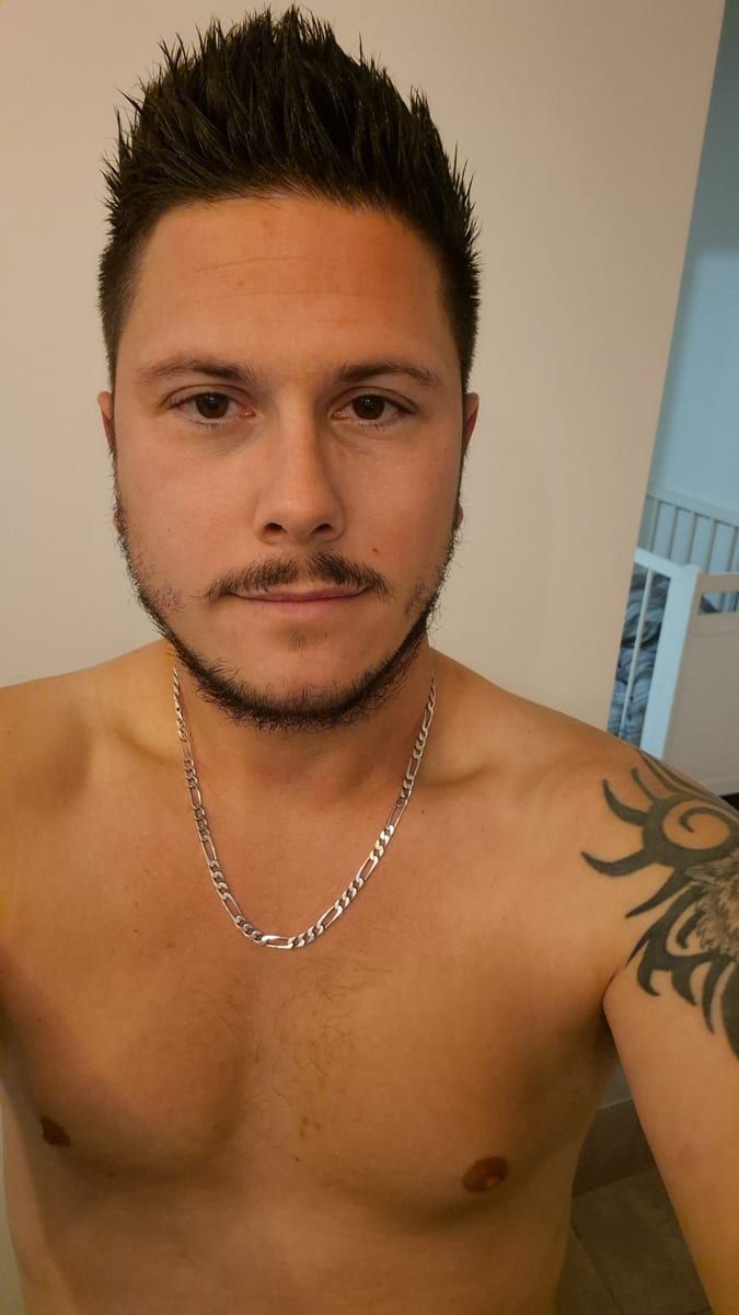 Edward - Gay dating in Rochester Profile of Edward, 22, Gay dating in Rochester (New Hampshire)